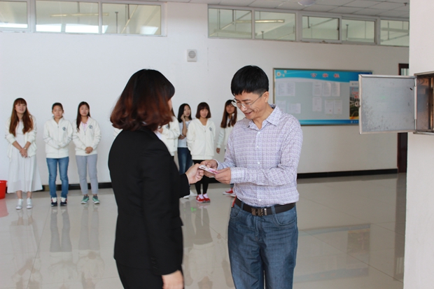机械工程系举行“感谢师恩”活动