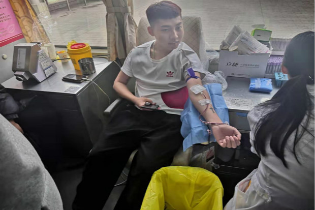 学生处组织学生义务献血献爱心